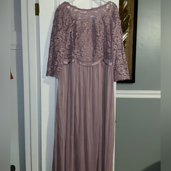 Lace mid sleeve long gown - Picture 4 of 4